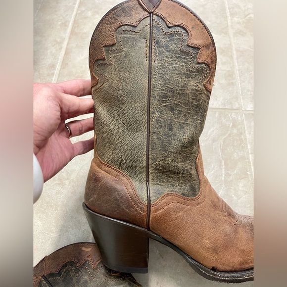Gorgeous J.B. Dillon distressed leather cowgirl booties! - Picture 16 of 17